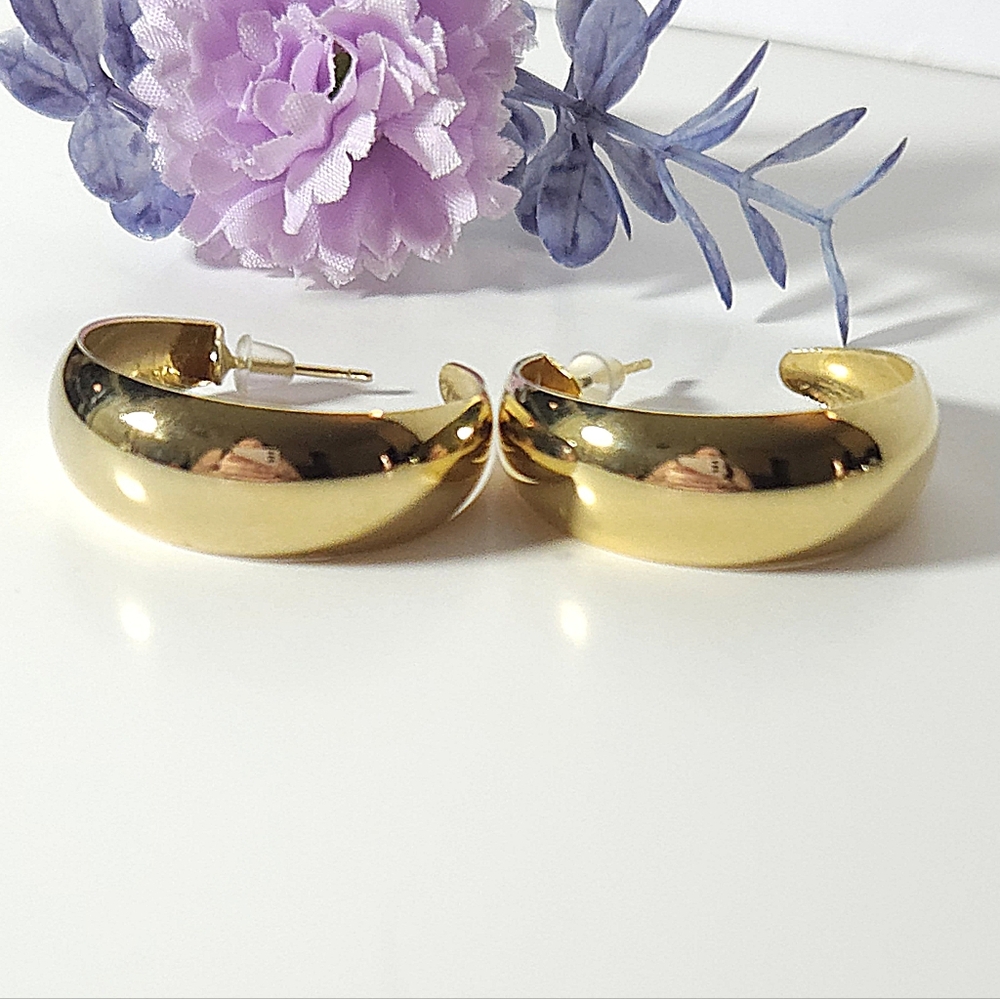 Vintage Gold Hoop Earrings - Picture 5 of 7